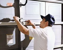 Garage Door Solution Service Rumford, RI 401-320-1105 - rep-gdr-16m